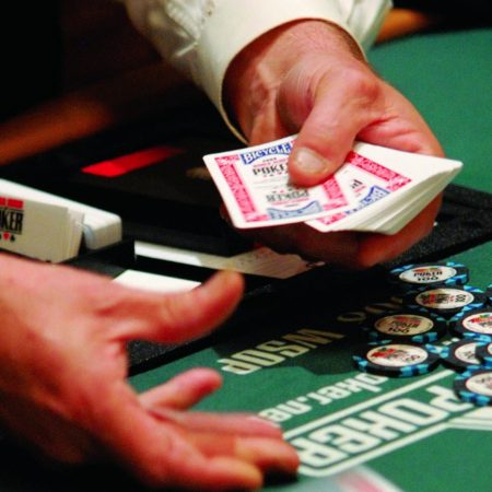 Покерные игры в Encore Boston Harbor приостановлены из-за нехватки дилеров